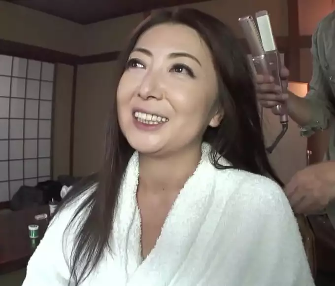 Japanese MILF's Squirting Debut - Enchantress Delights with Her Alluring Figure!
