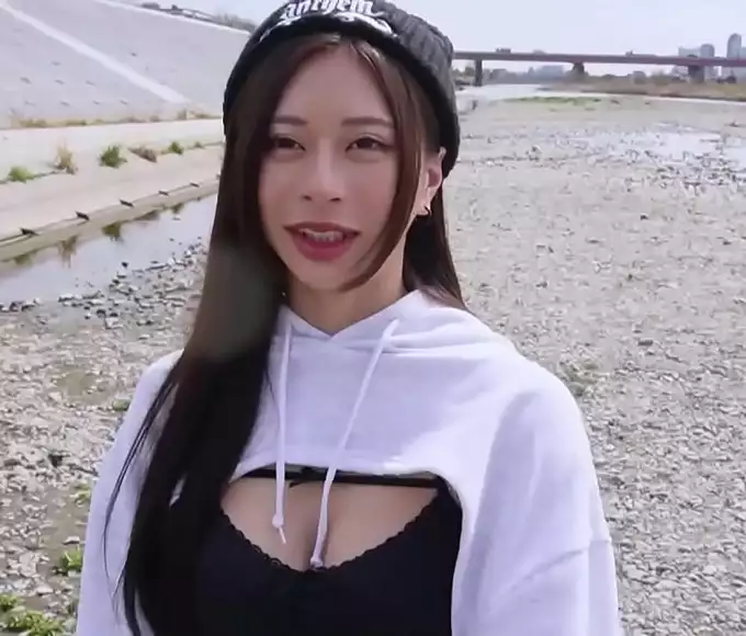 Uncover the Alluring Beauty of Yuki, the Big-Breasted College Dancer with Undeniable Style!