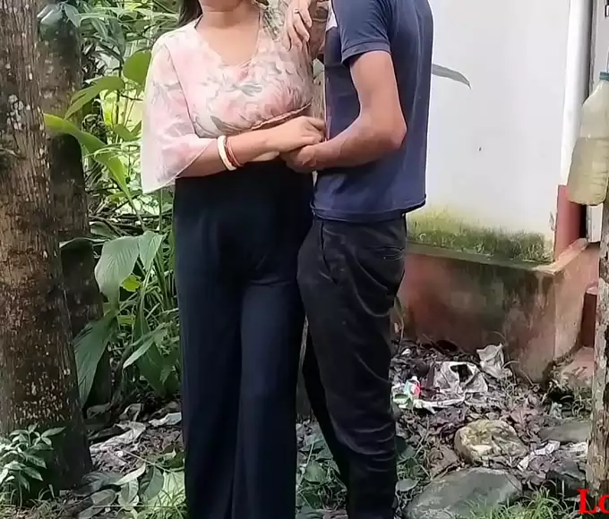 JAV Girlfriend's Steamy Outdoor Sex Video - Watch Now!