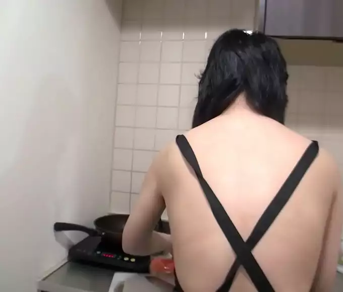 JAV Enchantress Kaori Komachi Dishes Out Hot MILF Action in 'Naked Apron' Volume 2!