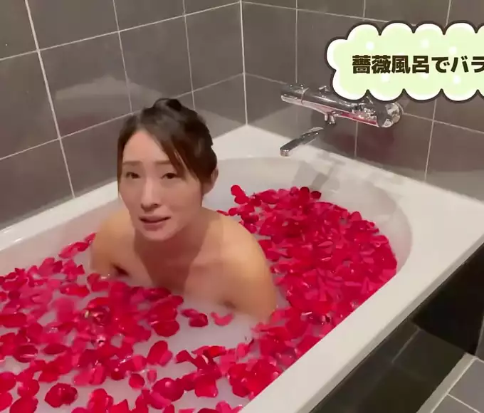 Dive into an Alluring Luscious Rose Bath: Enchantress Slut MILF Reveals Bath Time Secrets!
