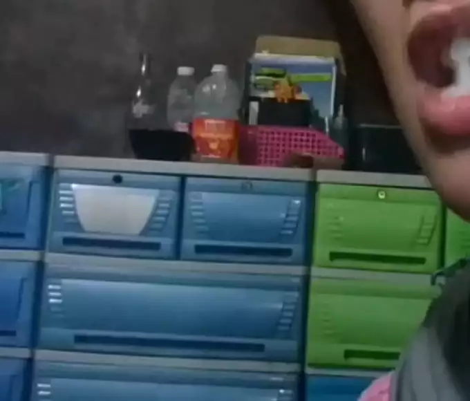 Revel in the Luscious Lips of a Pinay Chupa LIVE!