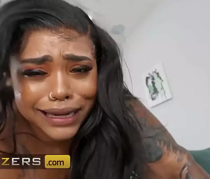 Japanese Enchantress Suzy Marie's Curvy Body Drives Masseur Wild for Hot Sex