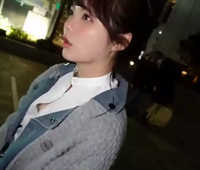 Campus Cutie with Curves: Introducing Rei, the Beauty Student with a Flawless Figure