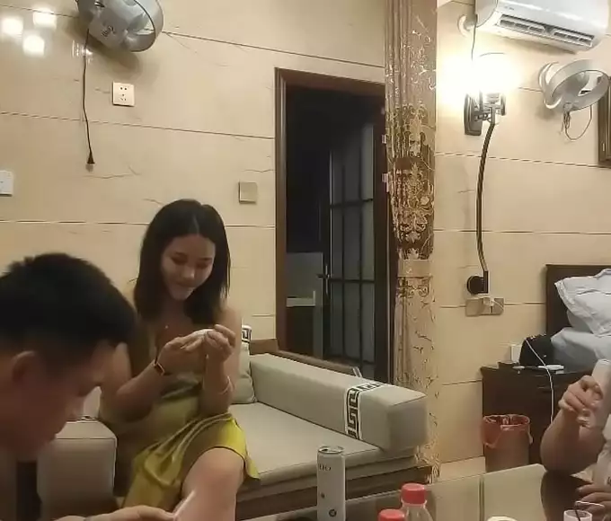 Gorgeous Chinese Enchantress: Flawless In Her Young Prime