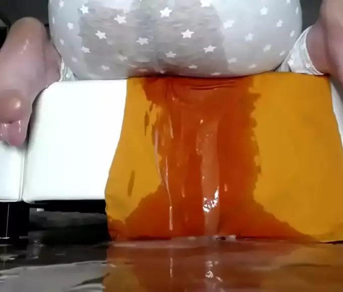 Jav Enchantress Makes Floor Wet With Huge Cum