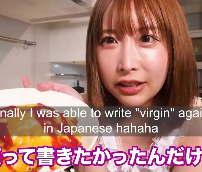 Revealing Japanese Beauty Makes Omelet Rice With A Naked Apron! A Must-Watch!