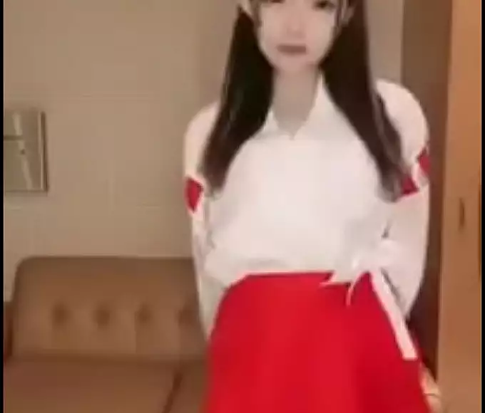 Flawless Curves! Miko's Mesmerizing Waist Swing, A Must-Watch!