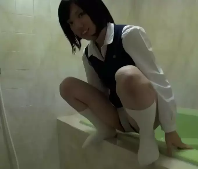 Cute And Innocent Third Grader Shows Off Her Pee-Pee For The First Time!