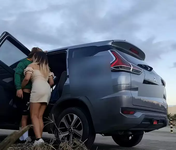 Witness the Sultry Pinay Beauty Amidst a Public Seduction Spree - Filipina Lovers Rejoice!